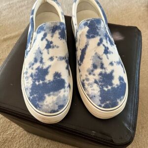 Steve Madden Navy and White Slip-On Shoes
